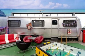 Caravan Deluxe | Zimmersafe, individuell dekoriert, individuell eingerichtet