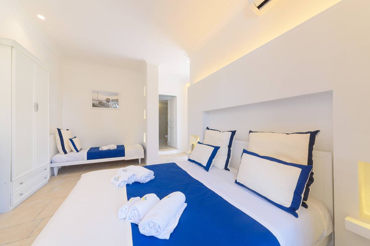 Family Quadruple Room | Minibar, in-room safe, cribs (surcharge), rollaway beds (surcharge)
