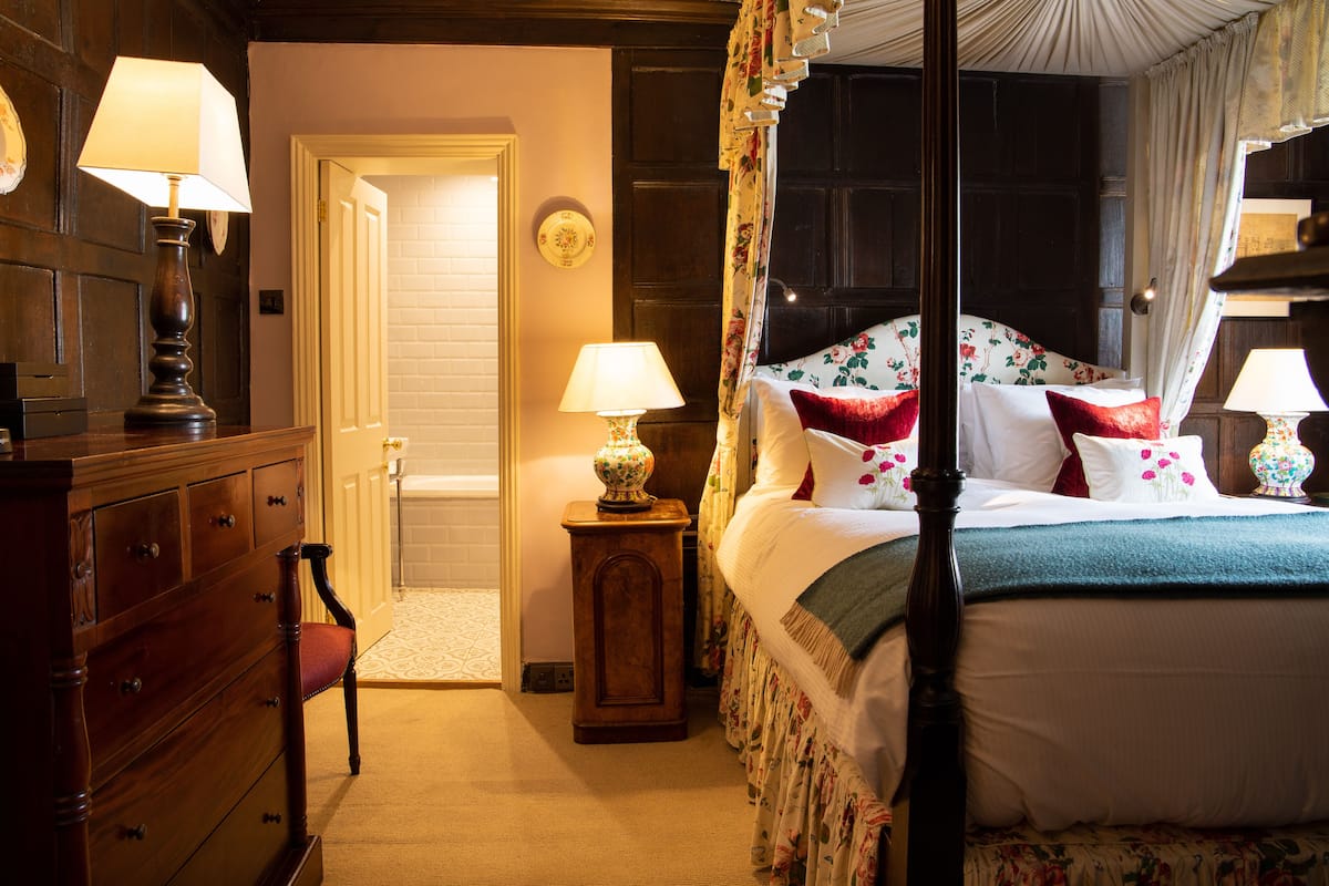 Room (Sussex Four Poster) | 1 bedroom, premium bedding, individually decorated