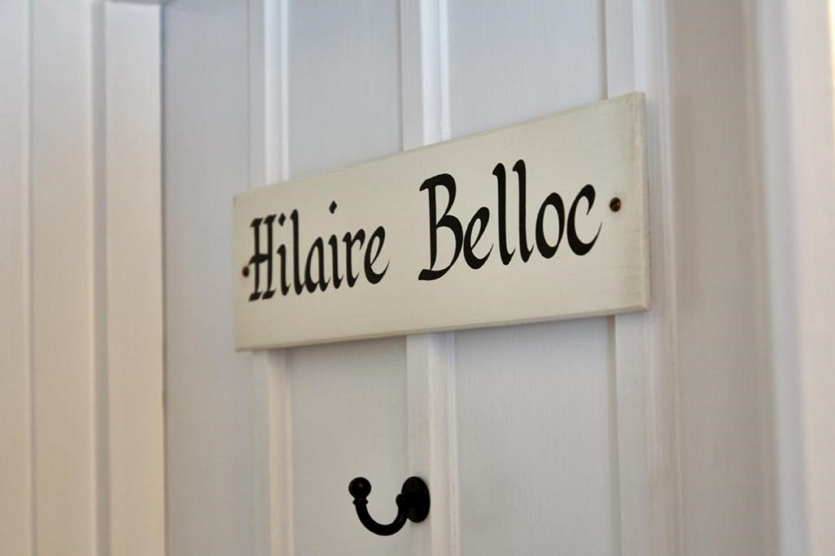 junior suite (sussex) | bathroom | combined shower/bathtub, free toiletries, hair dryer, bathrobes