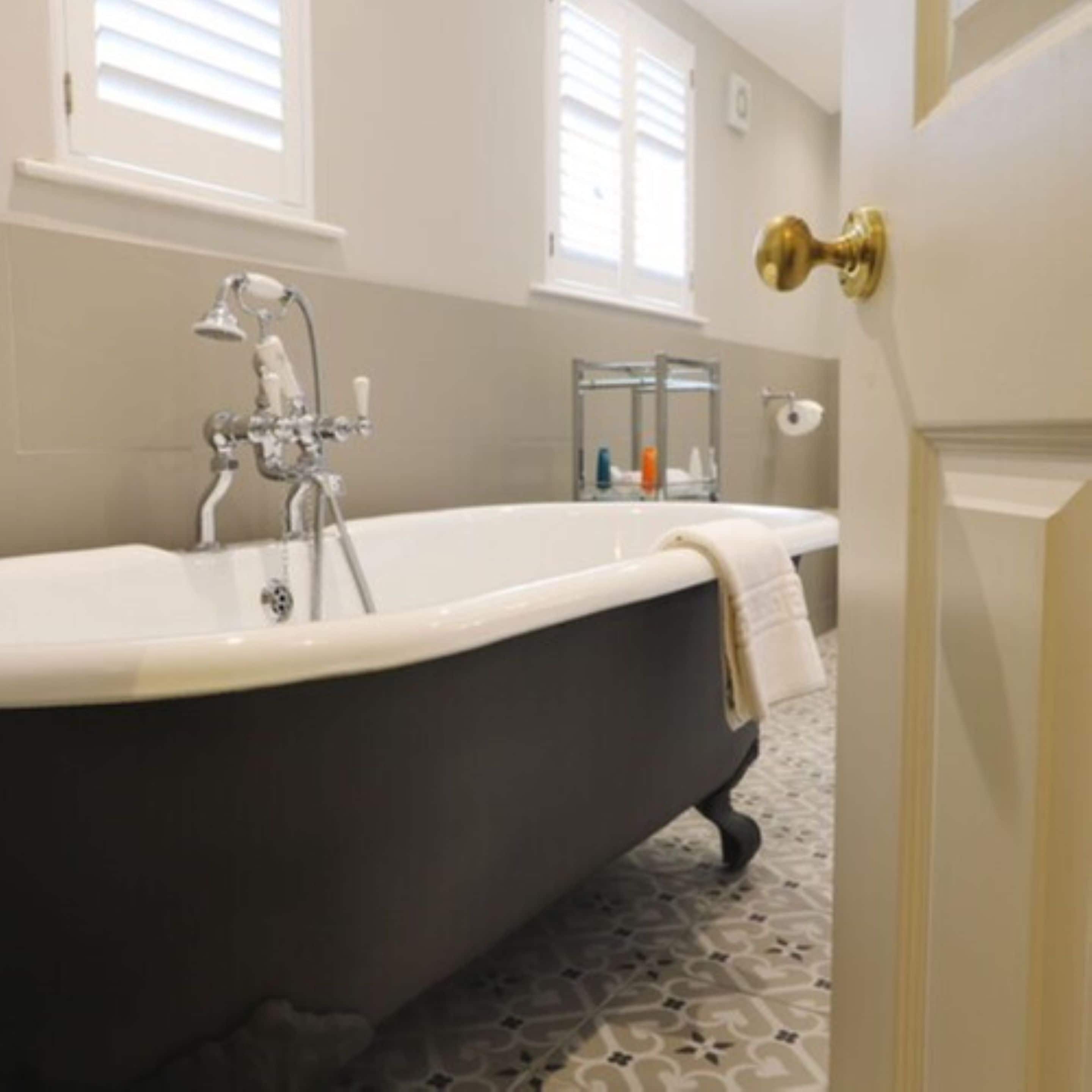 room (feature four posted) | bathroom | combined shower/bathtub, free toiletries, hair dryer, bathrobes