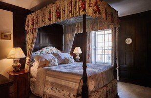 Room (Sussex Four Poster)