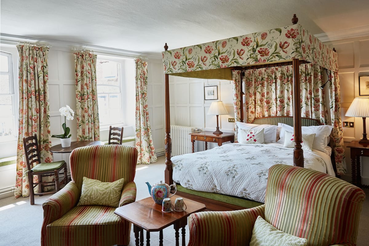 Room (Feature Four Posted) | 1 bedroom, premium bedding, individually decorated