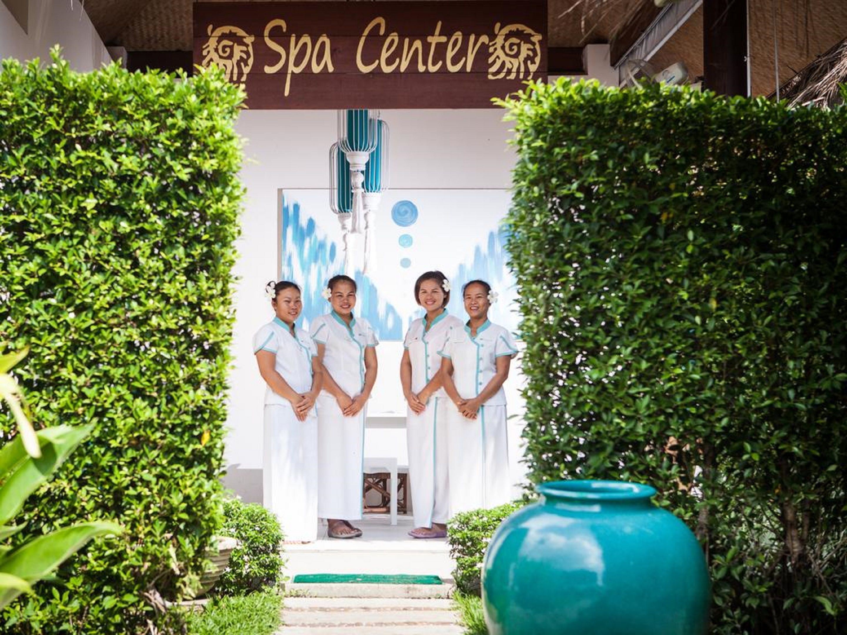 steam room, body treatments, aromatherapy, thai massages