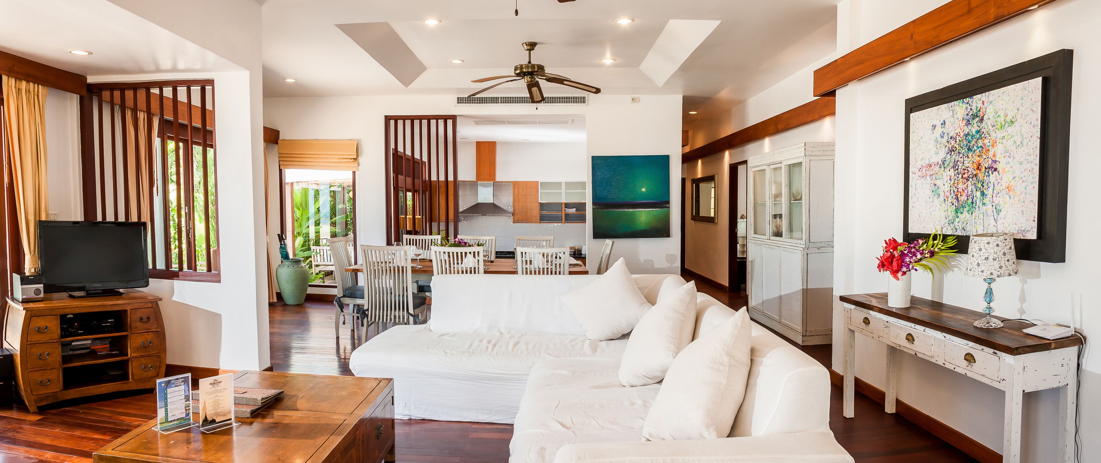 coffee/tea maker, paper towels