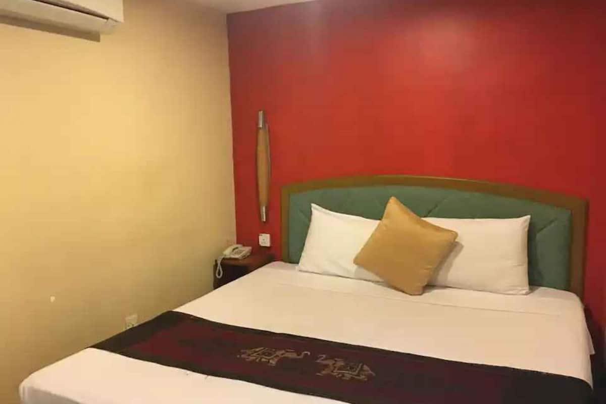 1 bedroom, desk, free WiFi, bed sheets