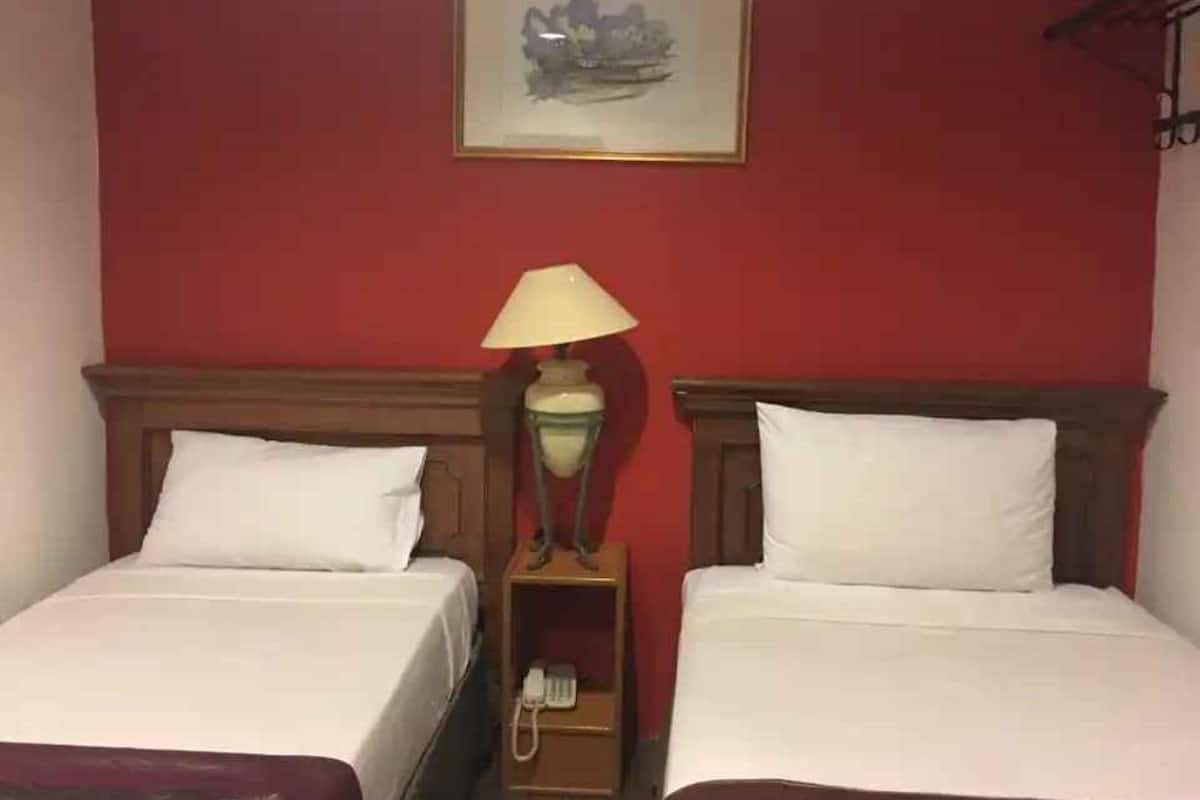 1 bedroom, desk, free WiFi, bed sheets