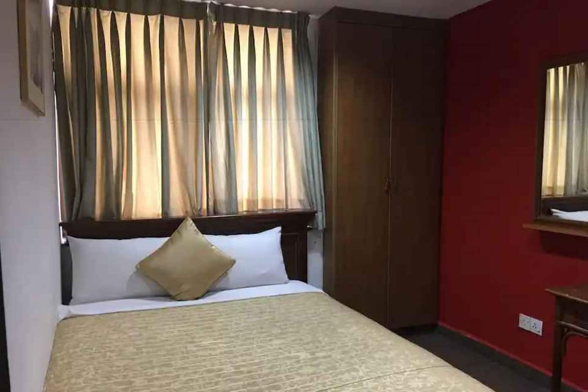 1 bedroom, desk, free WiFi, bed sheets