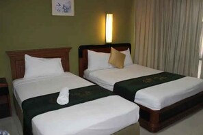 デスク、WiFi (無料)、ベッドシーツ