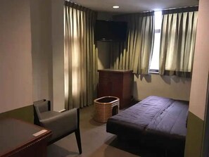 Executive-Apartment, 2 Schlafzimmer | 1 Schlafzimmer, Schreibtisch, kostenloses WLAN, Bettwäsche