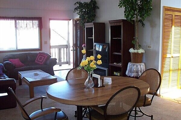 Living room - Aquarius Arms Motel (Seaside Heights)
