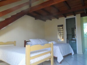 Standard Quadruple Room | Hypo-allergenic bedding, down comforters, memory foam beds, minibar - Pousada Weekend (Búzios)