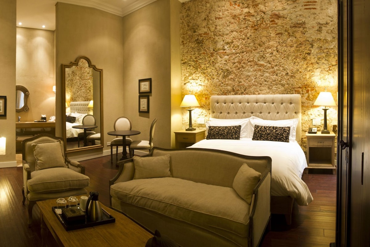 Premium bedding, in-room safe, desk, blackout curtains