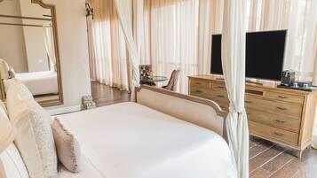 Luxury Suite | Premium bedding, in-room safe, desk, blackout drapes