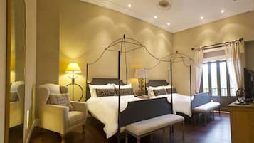 Standard Twin Room, 2 Double Beds | 1 bedroom, premium bedding, in-room safe, desk