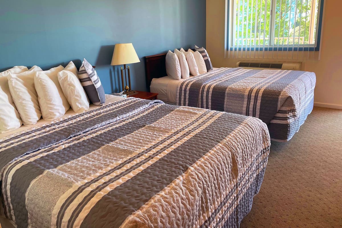 Deluxe Double Room, 2 Queen Beds | 1 bedroom, free WiFi, bed sheets