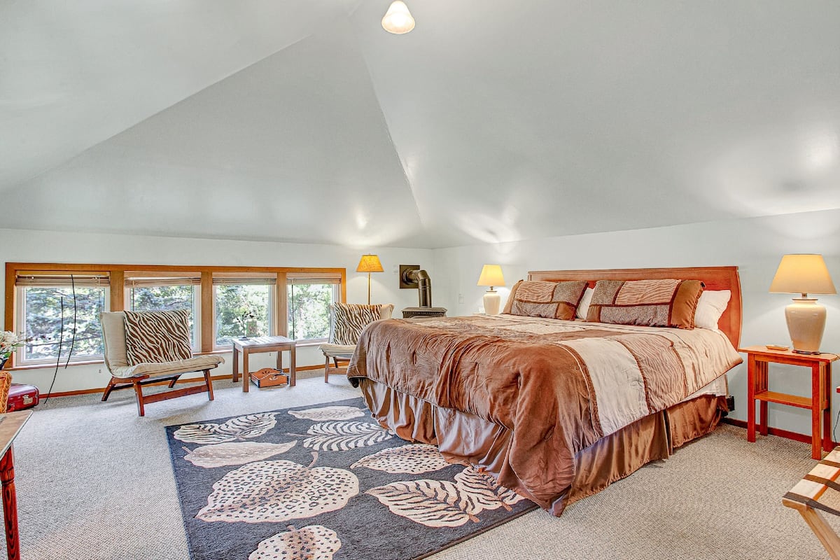 Luxury Suite | 1 bedroom, free WiFi, bed sheets
