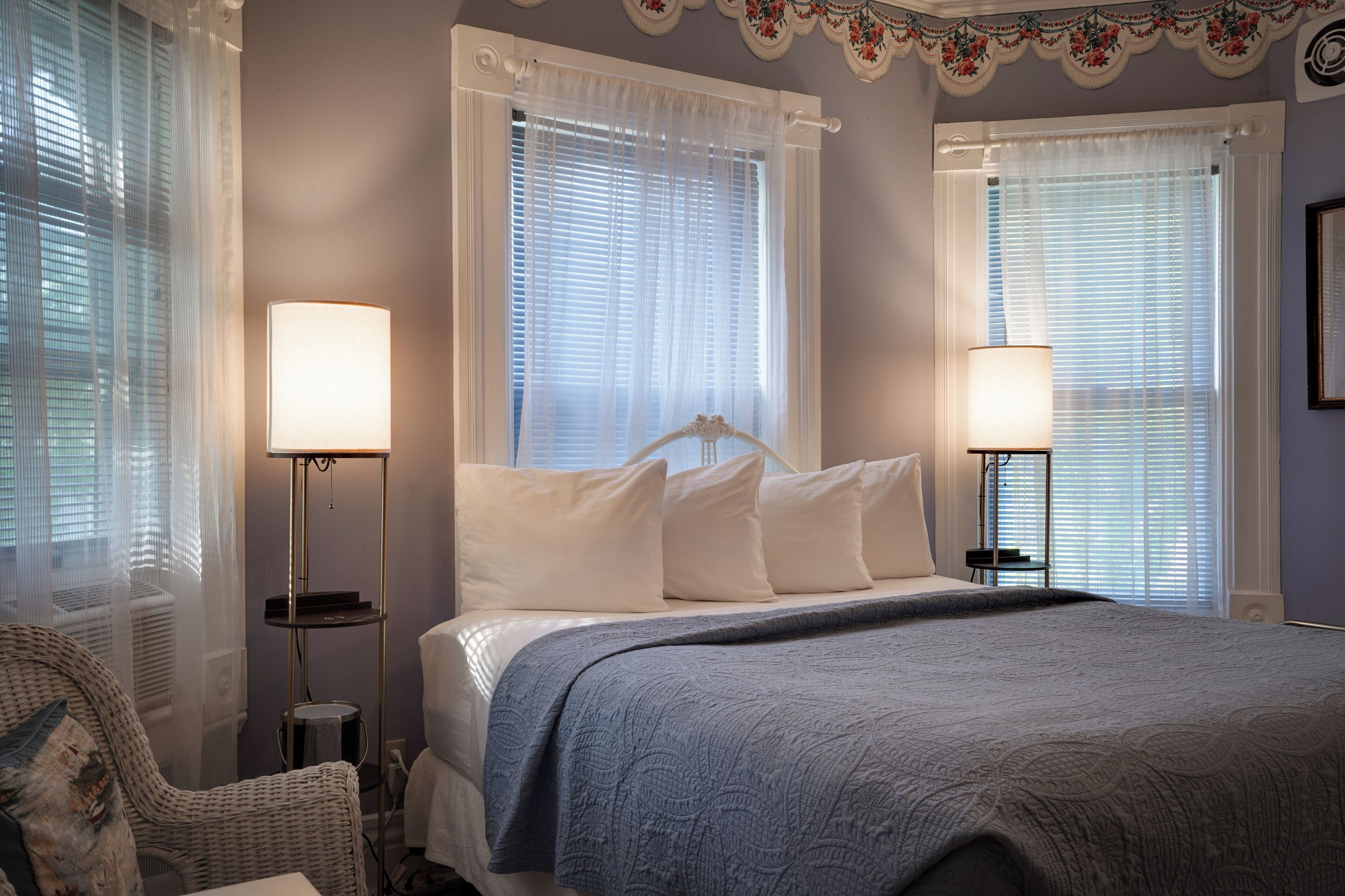 Design Room | Bathroom | Hair dryer, towels