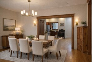 House | Private kitchen | Fridge, microwave, oven, dishwasher - White Rose Inns (Wisconsin Dells)