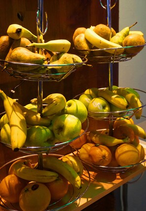 Tägliches Frühstücksbuffet (8 EUR pro Person)