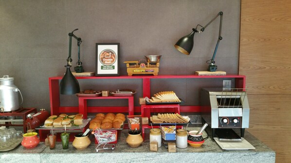 Daily buffet breakfast for a fee - ibis Bengaluru City Centre Hotel (Bengaluru)