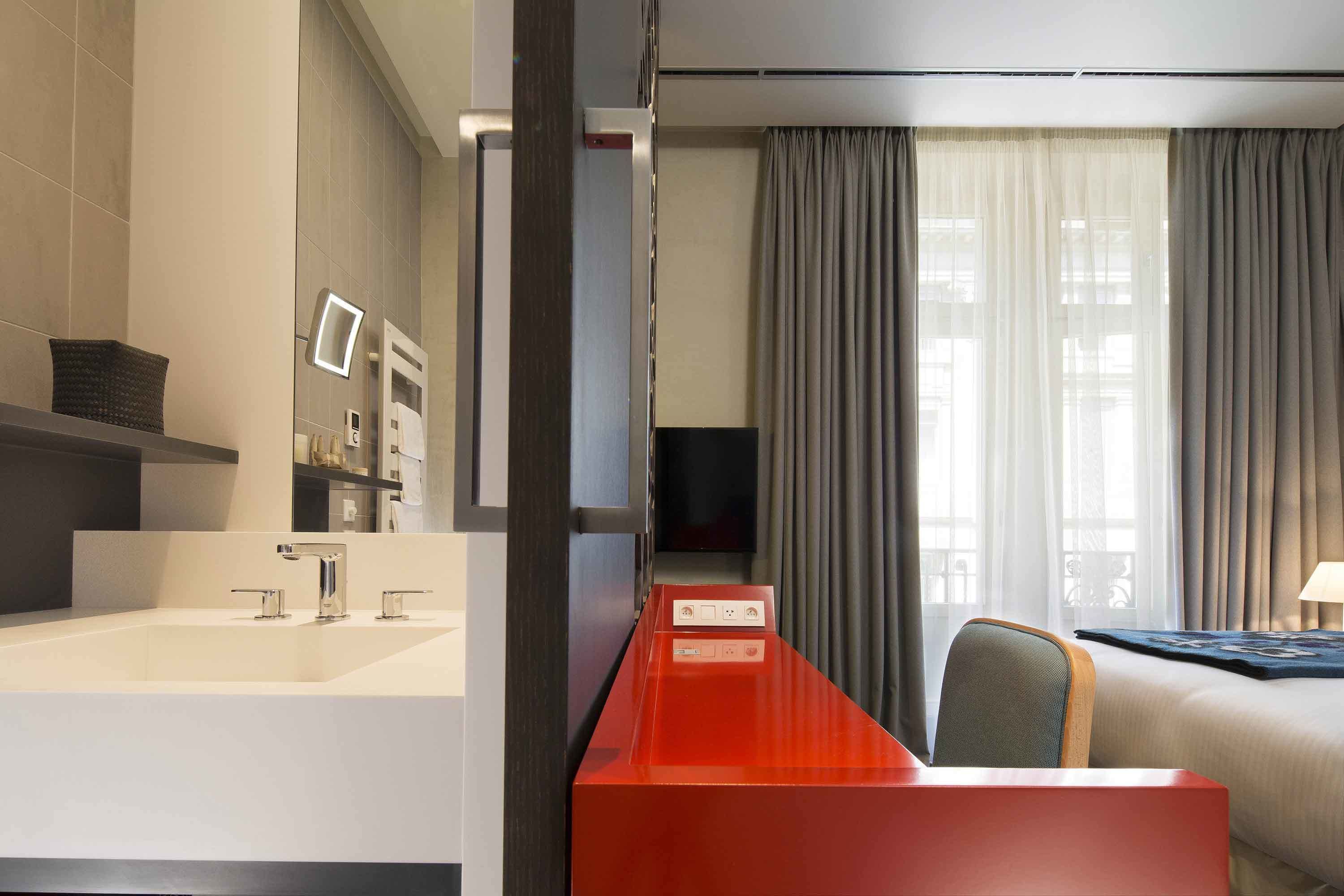 deluxe room | premium bedding, minibar, in-room safe, desk