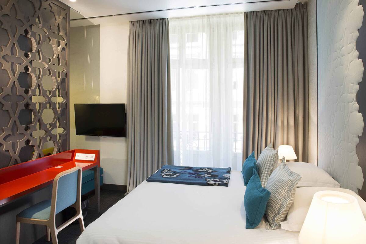 Deluxe Room | Premium bedding, minibar, in-room safe, desk