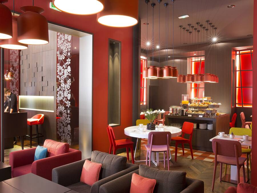 Petit déjeuner buffet (20 EUR par personne)