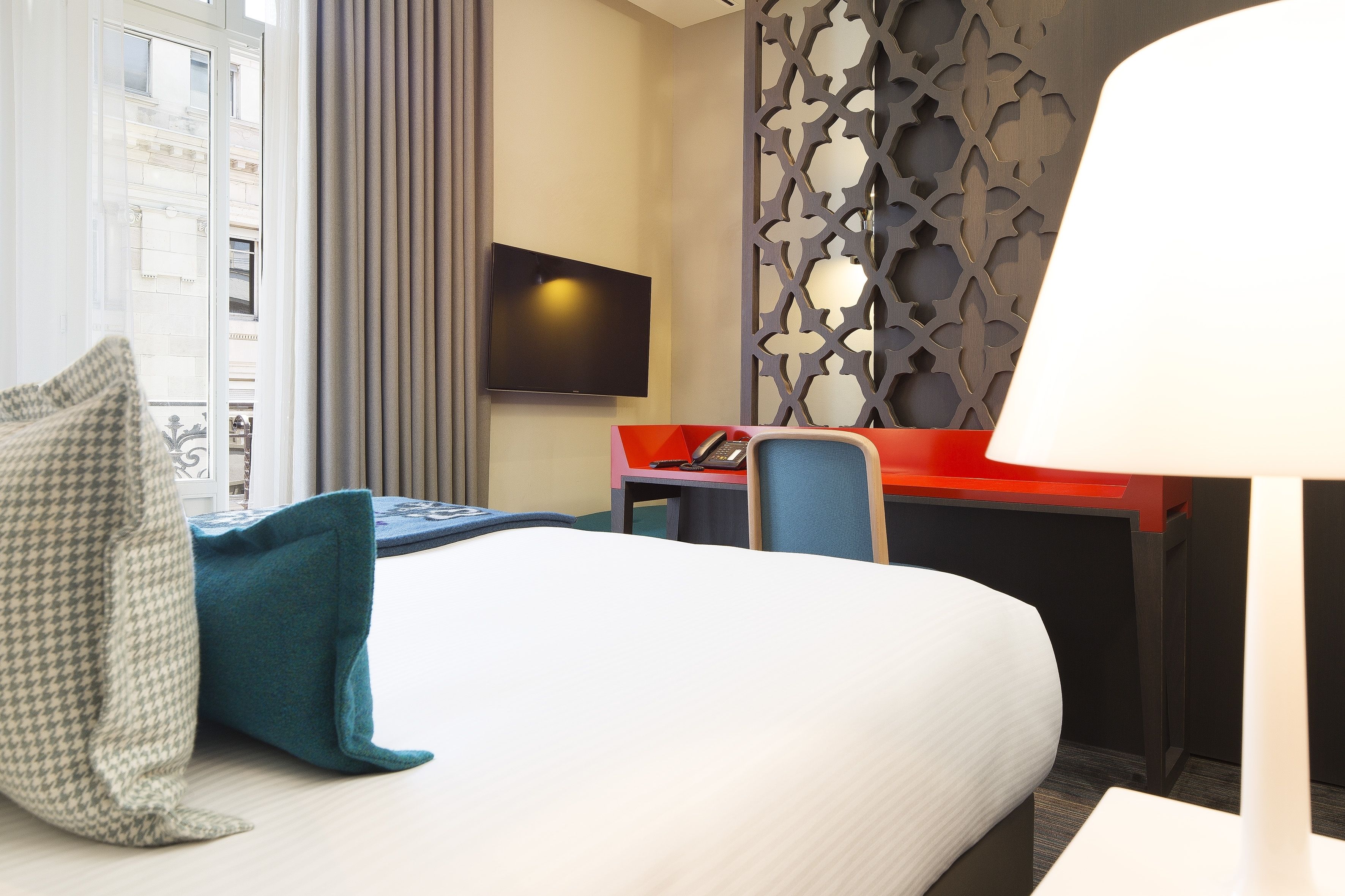 deluxe room | premium bedding, minibar, in-room safe, desk