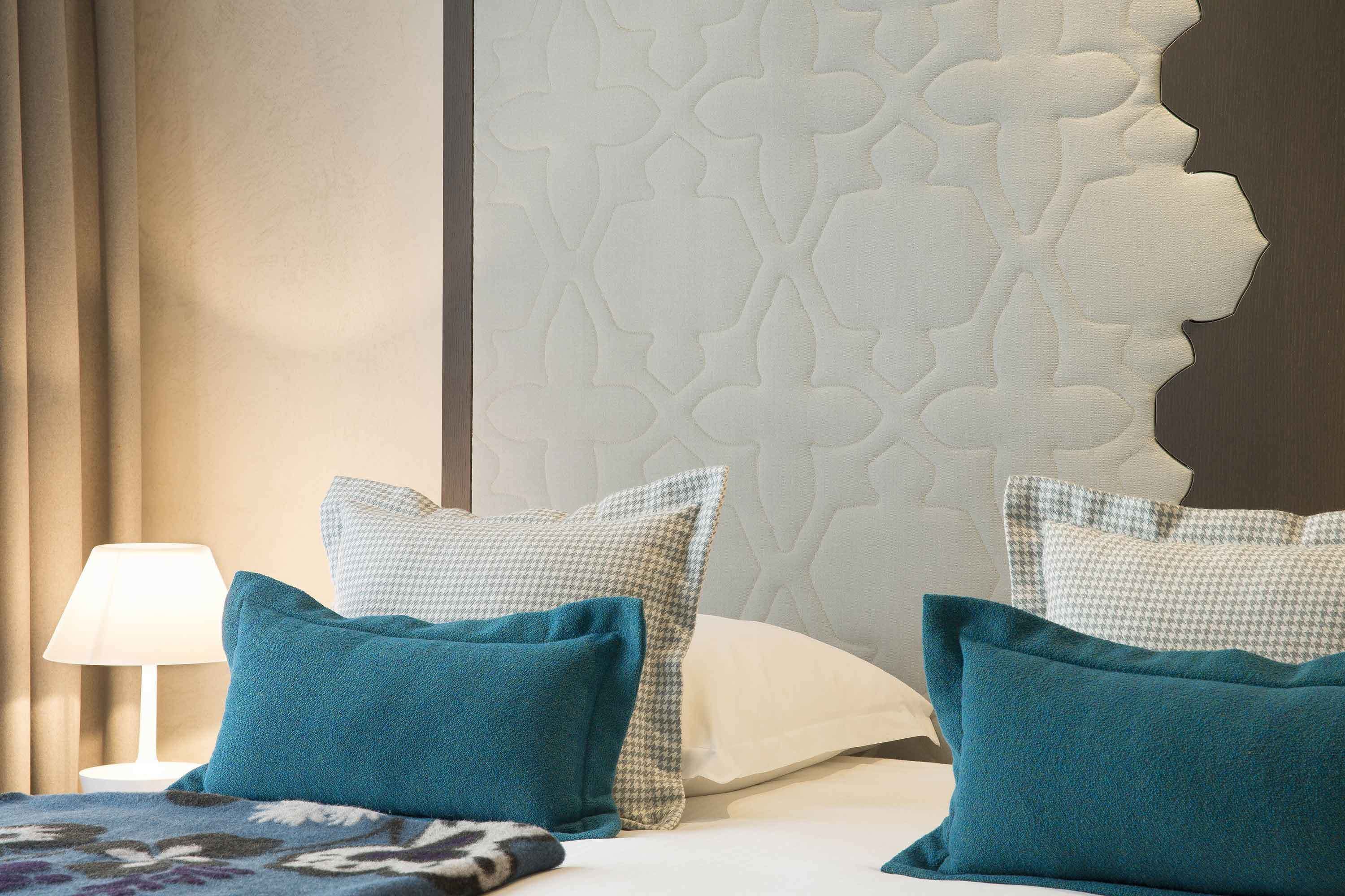 deluxe room | premium bedding, minibar, in-room safe, desk