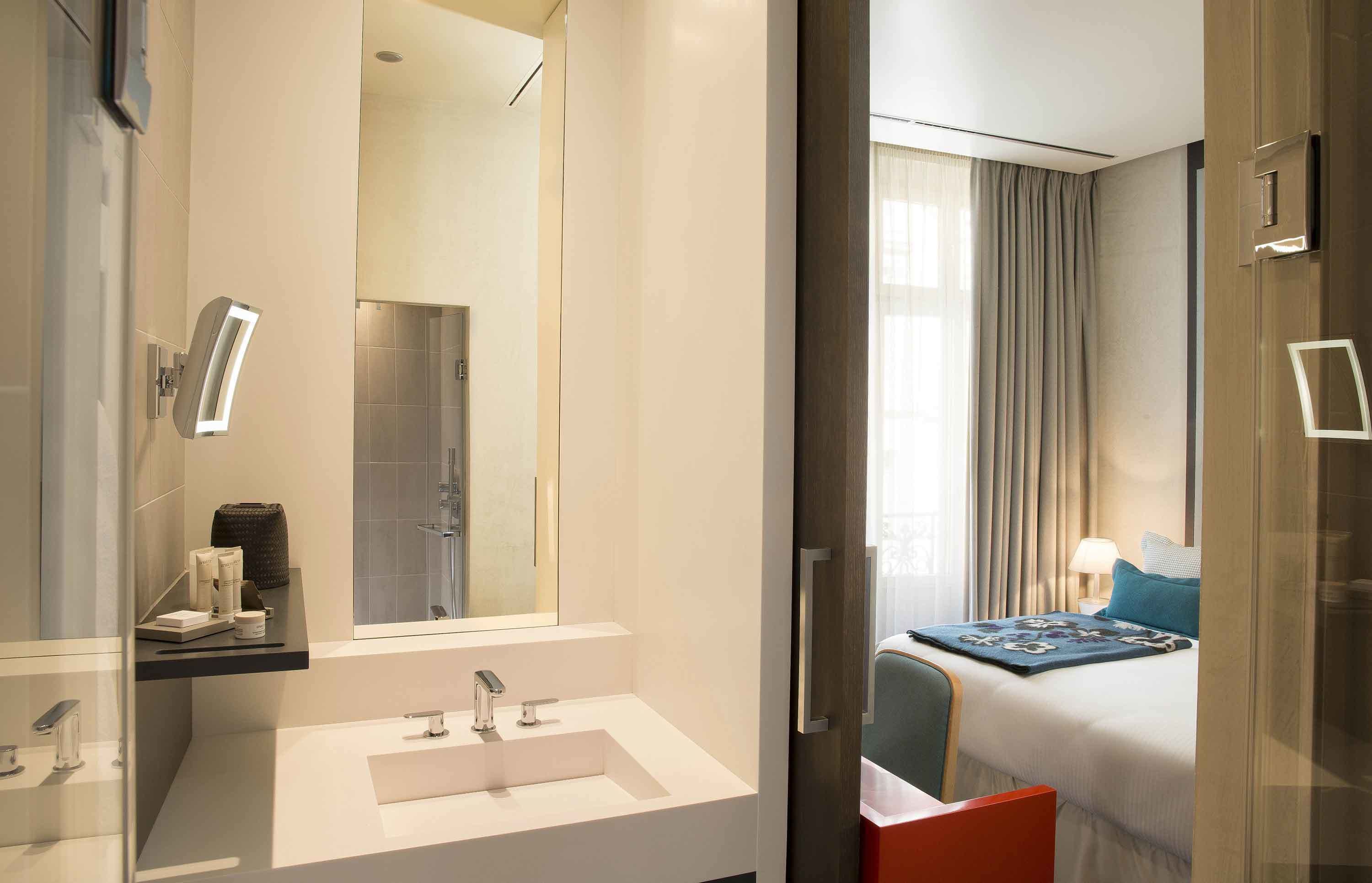 deluxe room | premium bedding, minibar, in-room safe, desk