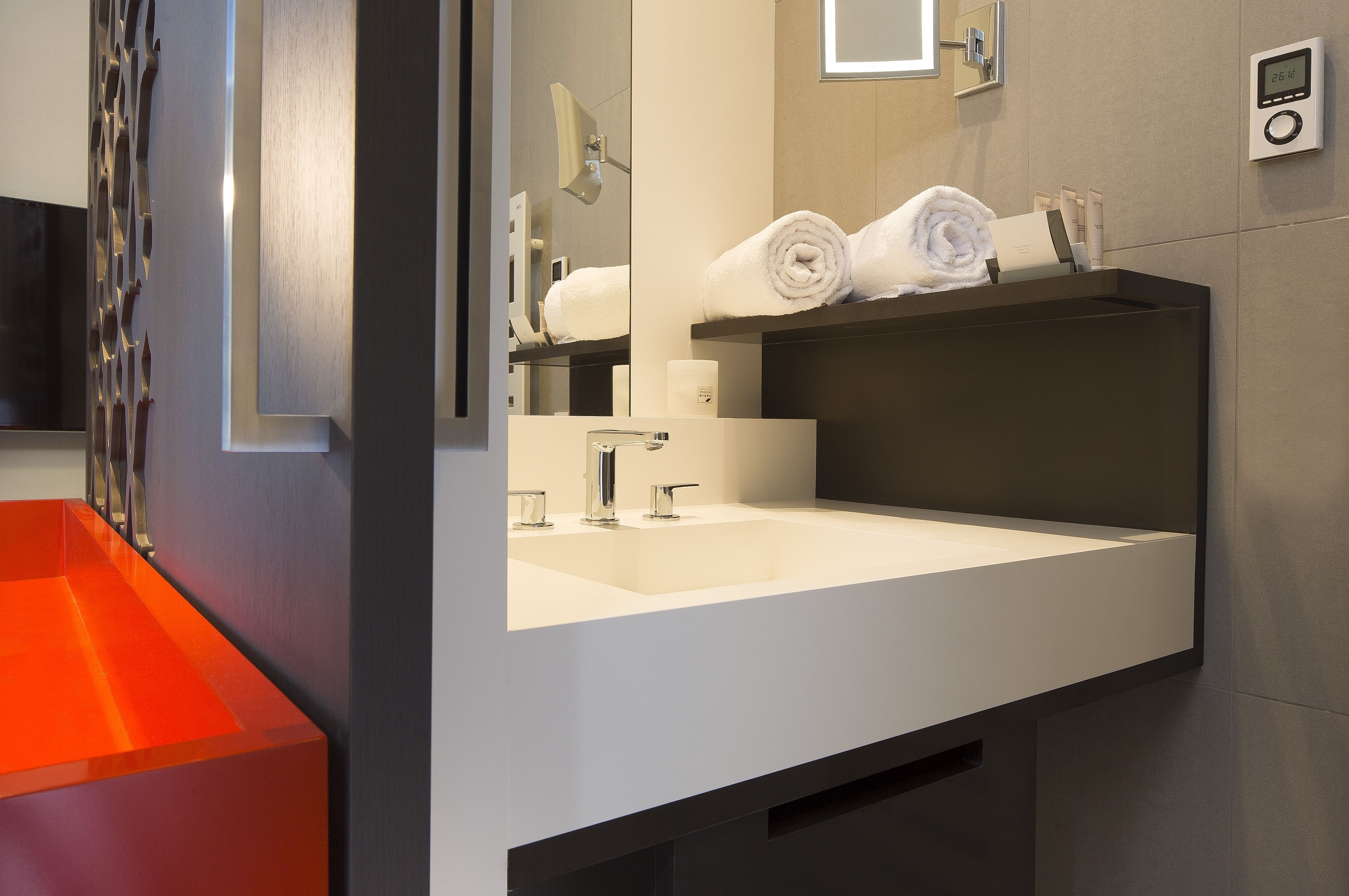 deluxe room | bathroom sink