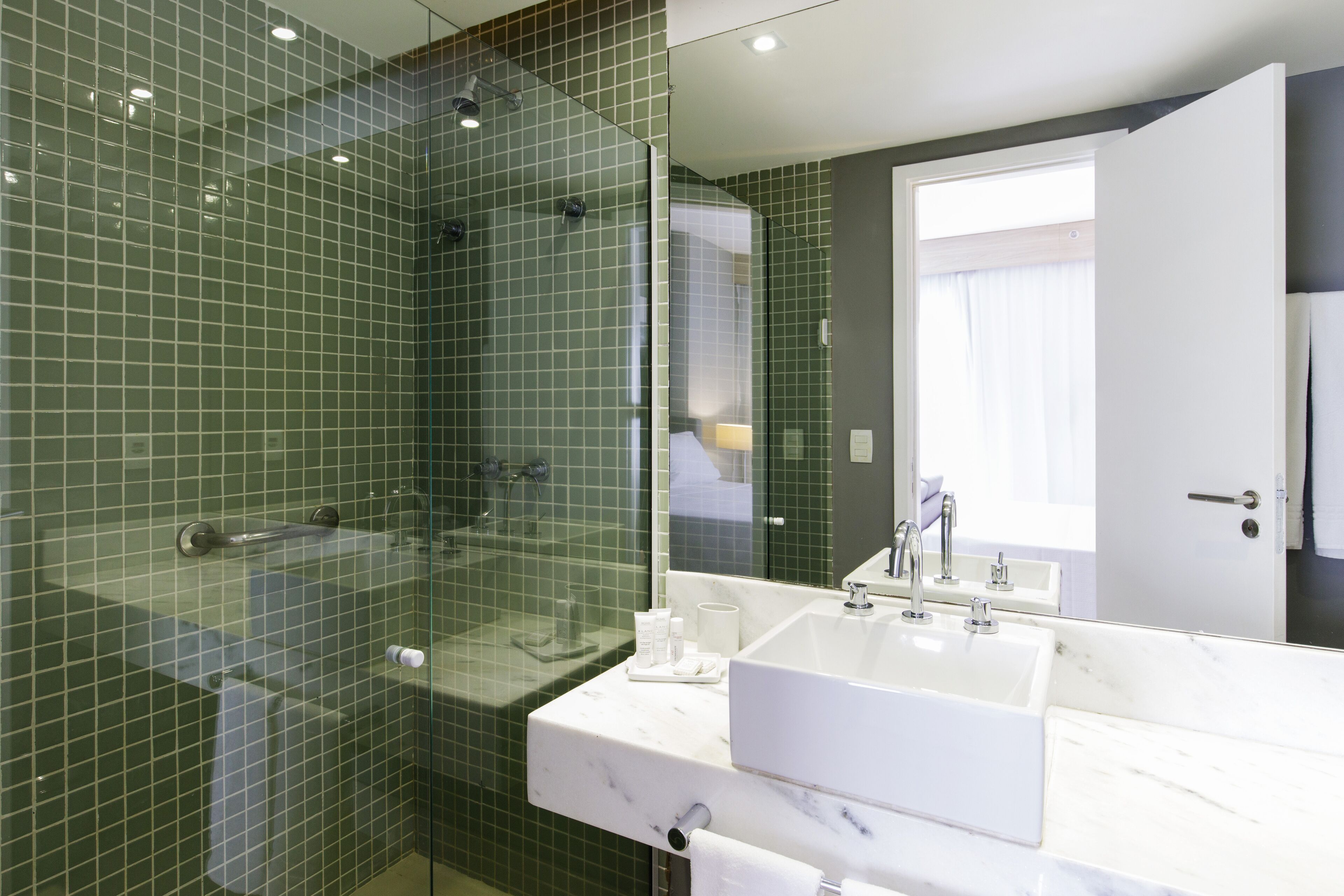 shower, free toiletries, hair dryer, towels