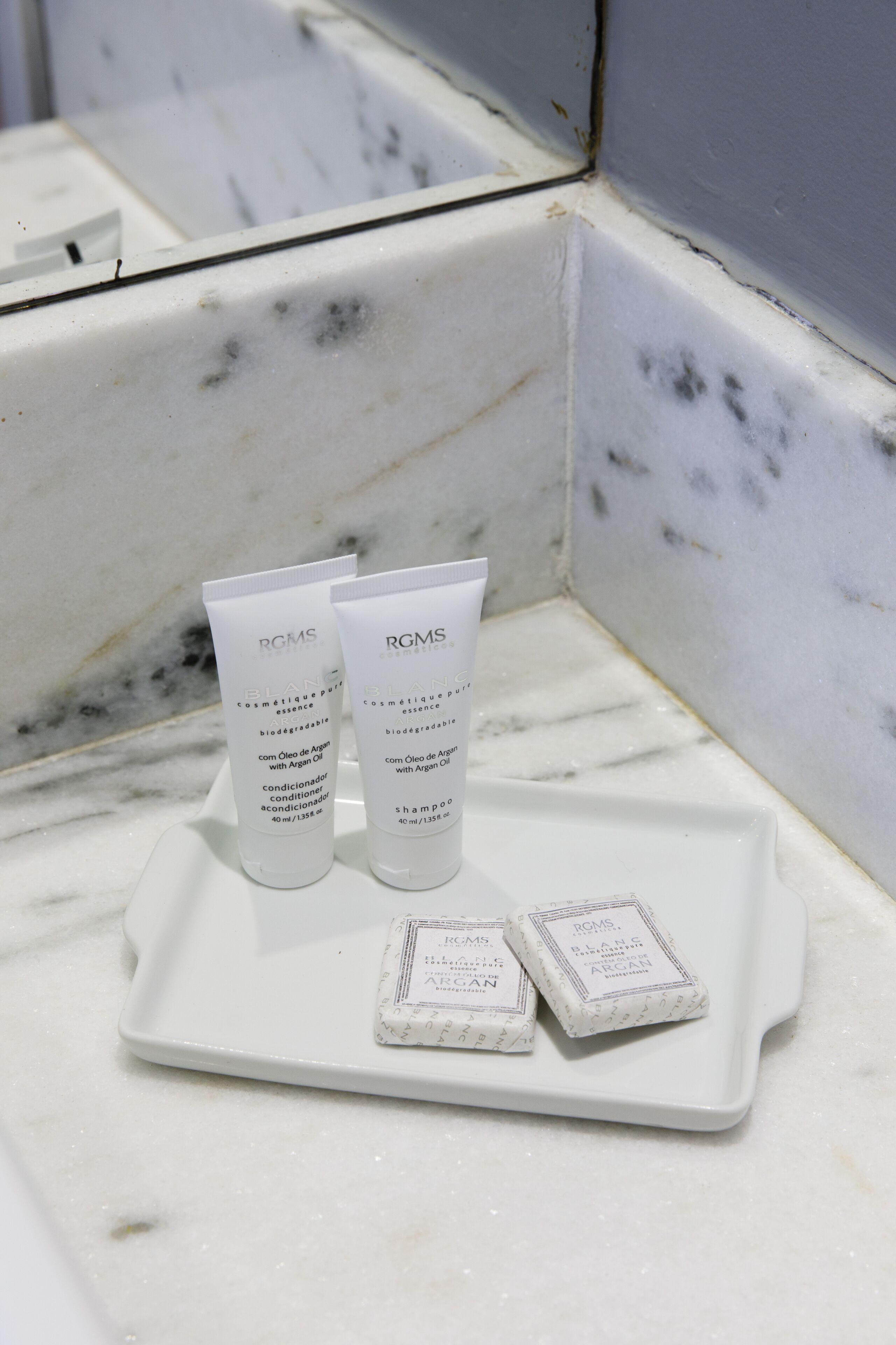 deluxe double room | bathroom | shower, free toiletries, hair dryer, towels