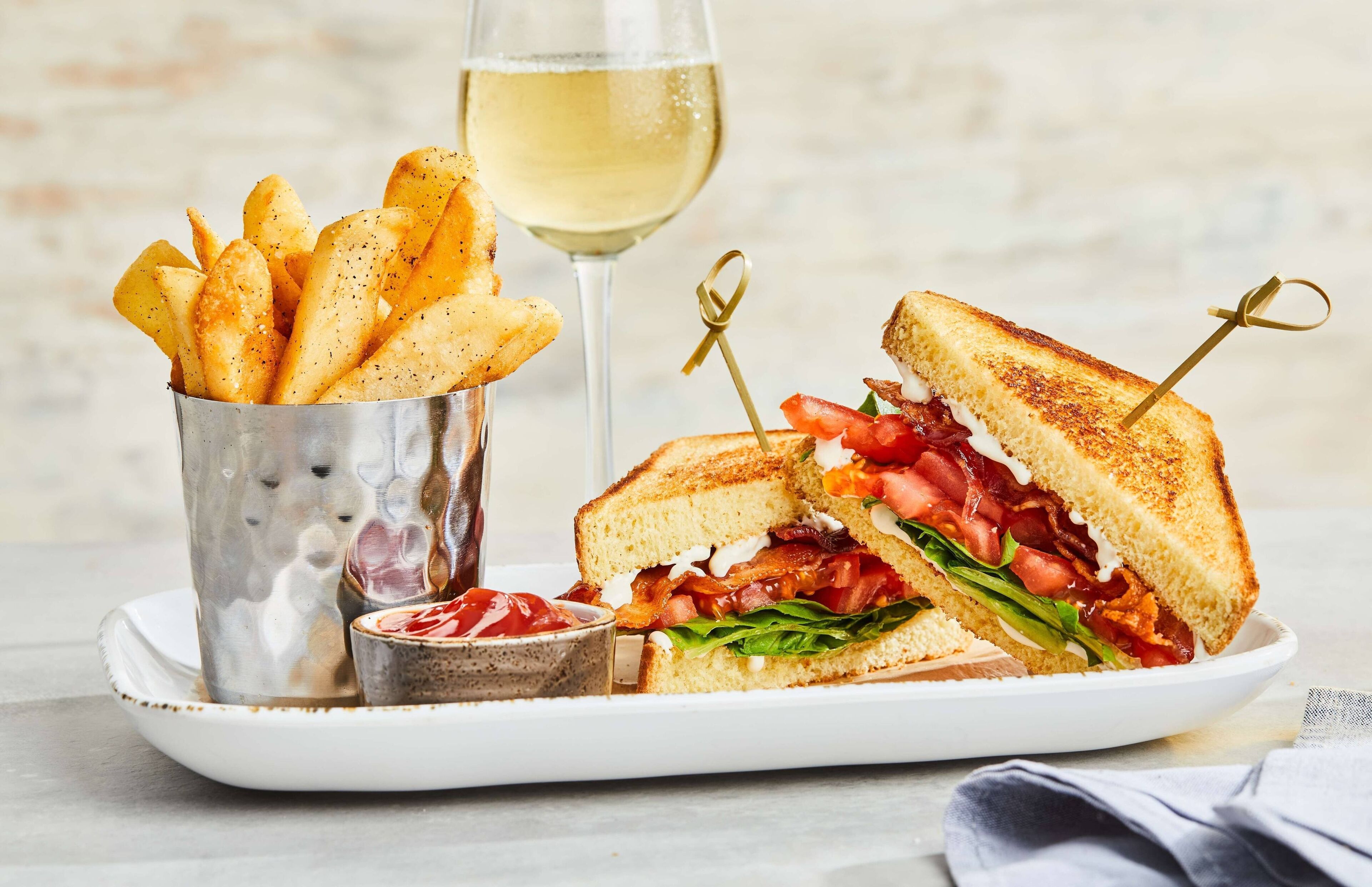 breakfast, lunch, dinner served; american cuisine