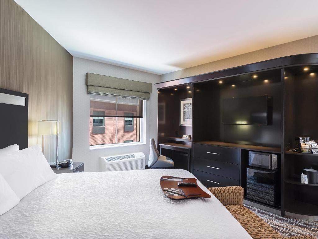 Caja de seguridad en la habitación y escritorio 