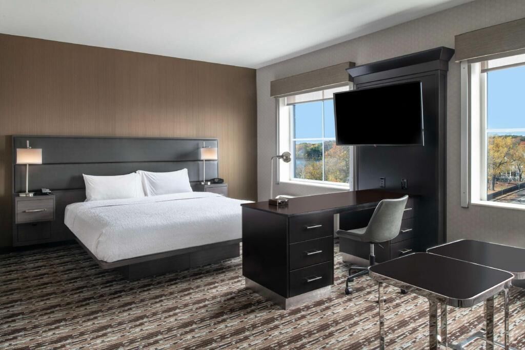 Caja de seguridad en la habitación y escritorio 