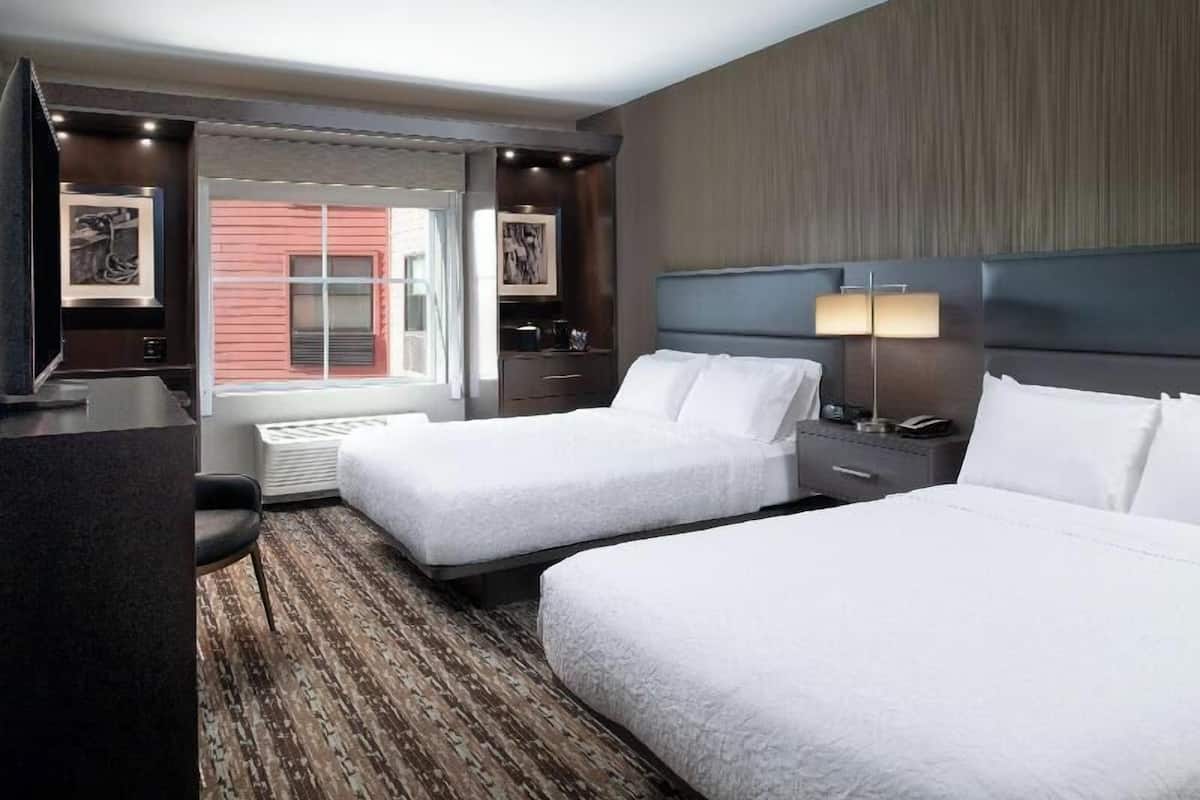 Caja de seguridad en la habitación y escritorio