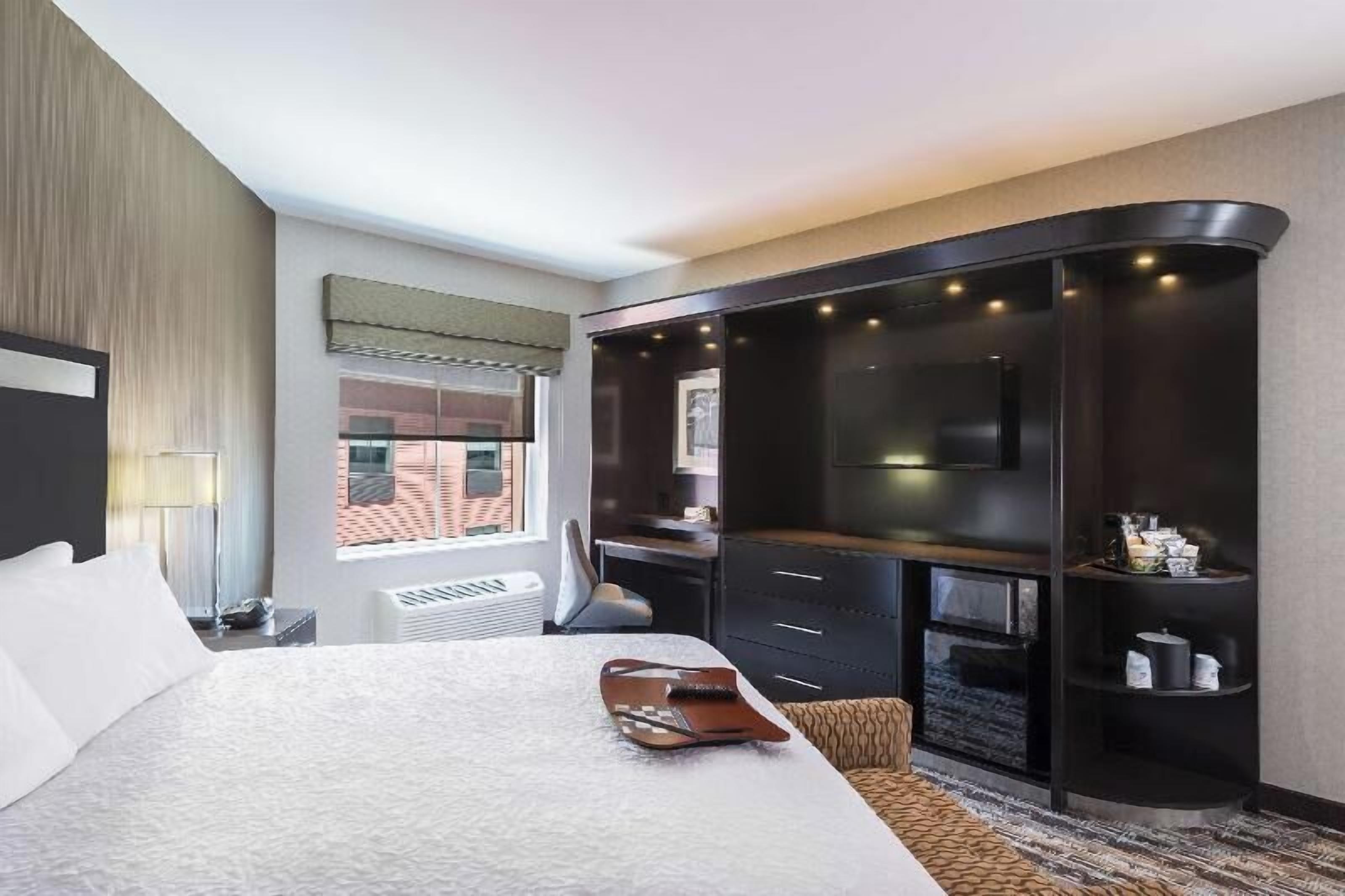 Caja de seguridad en la habitación y escritorio 