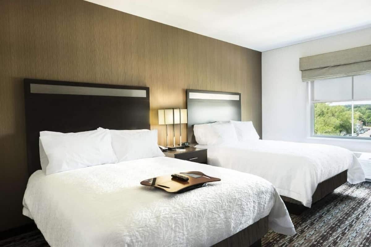 Caja de seguridad en la habitación y escritorio