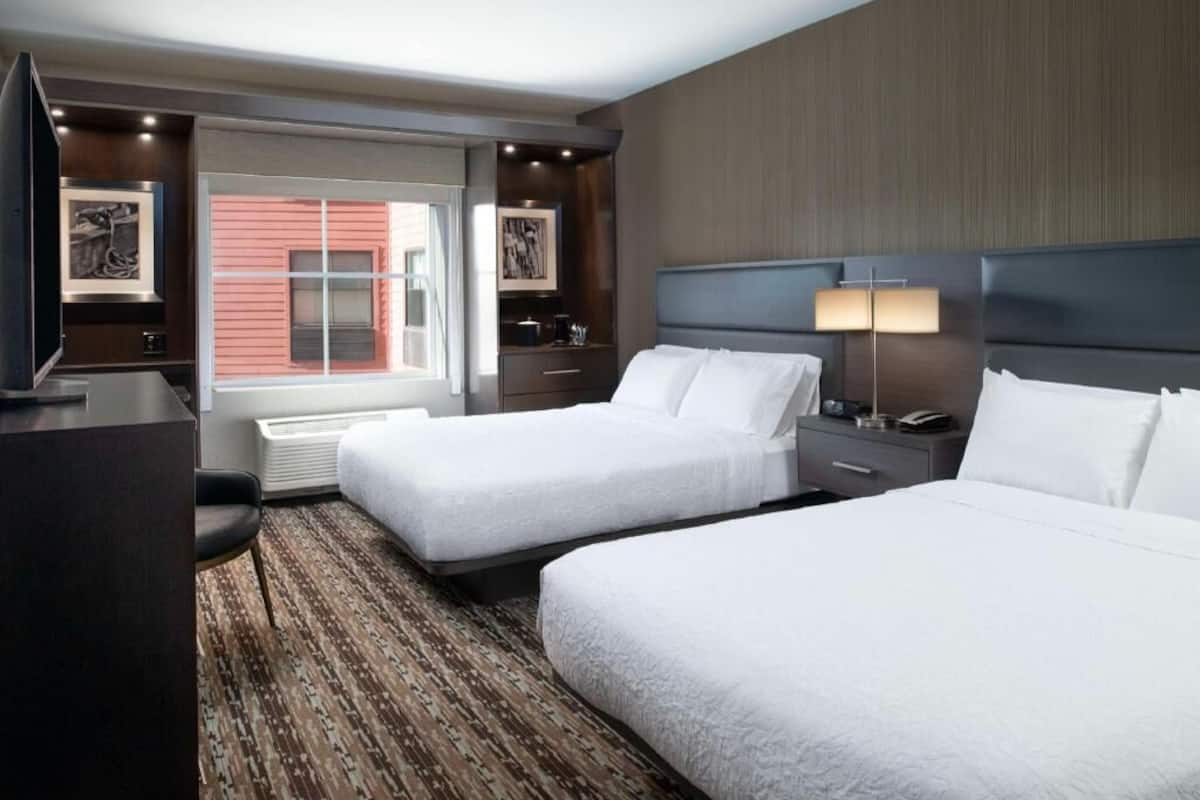 Caja de seguridad en la habitación y escritorio