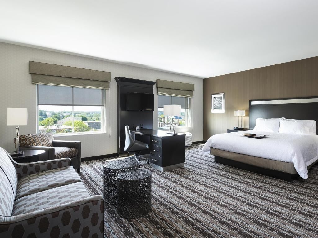 Caja de seguridad en la habitación y escritorio 