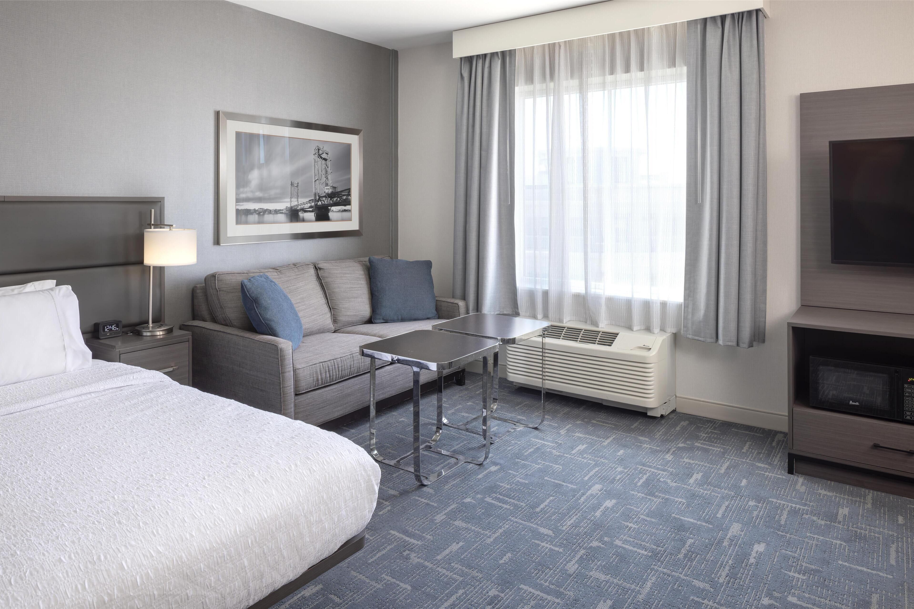 37-inch lcd tv with premium tv channels, tv