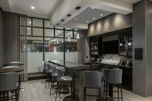 Bar (on property) - Hampton Inn & Suites Portsmouth Downtown (Portsmouth)