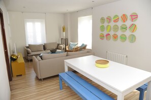 Economy 3 bedrooms apartment | Restauration dans la chambre