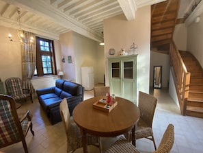 Deluxe Studio | Individually furnished, blackout curtains, soundproofing, bed sheets - Hostellerie La Ferme du Poulet (Villefranche-sur-Saône)