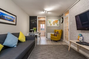 Apartment, Private Bathroom (Two-Bedroom Apartment) | Lounge