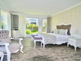 Ropa de cama de alta calidad y minibar