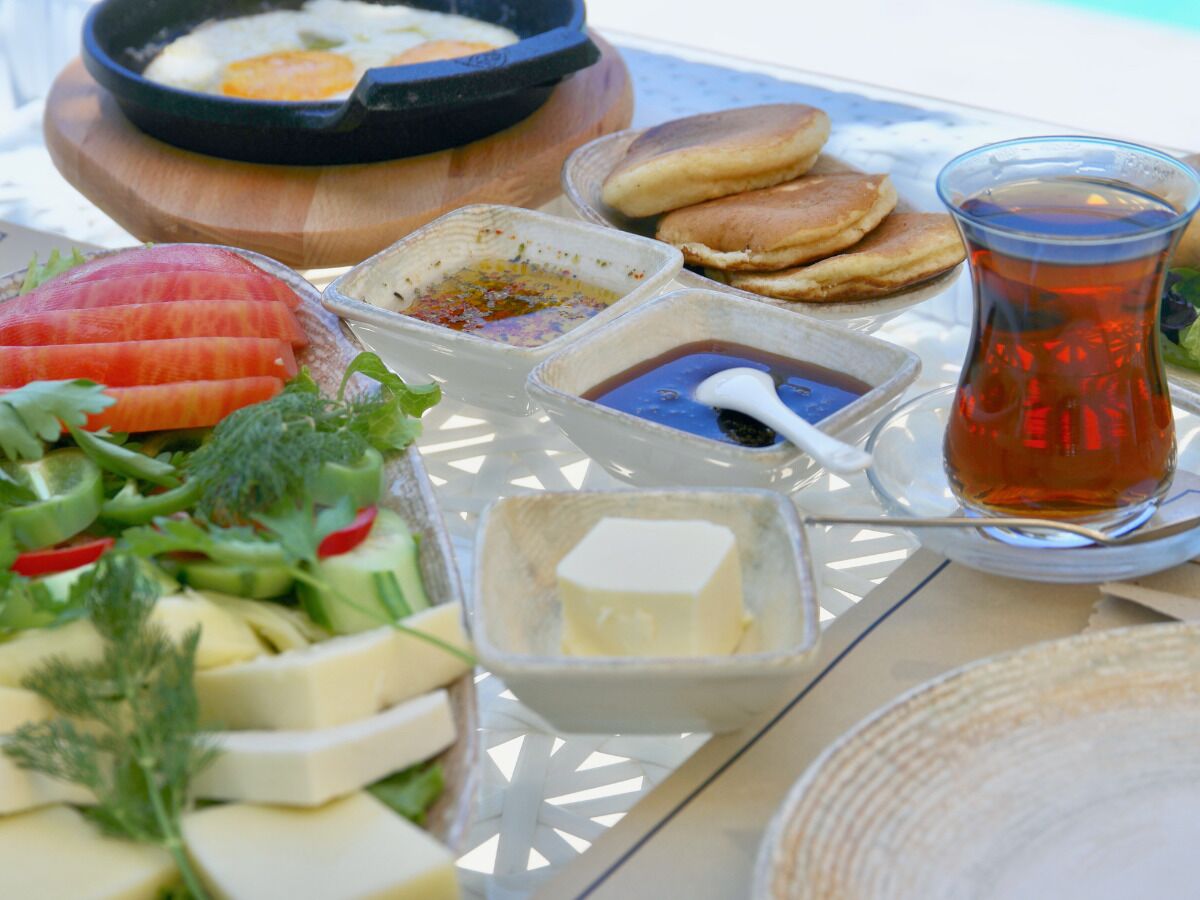 daily cooked-to-order breakfast (eur 6 per person)