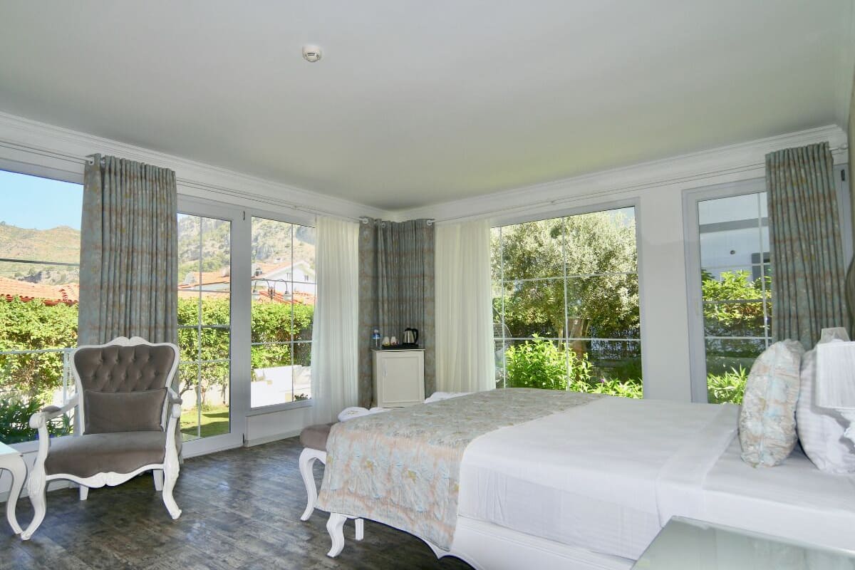 exclusive double room, 1 king bed, non smoking, garden area | 1 bedroom, premium bedding, minibar, in-room safe